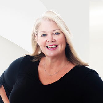 Julie Smith Headshot